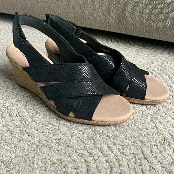 Clark’s Collection leather krissy, sandal, black wedge heel size 8 - Picture 1 of 8